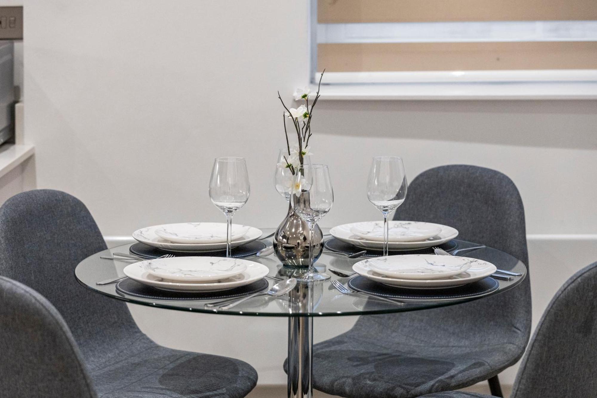 Welcoming And Spacious Apartment- Excellent Location Londres Extérieur photo
